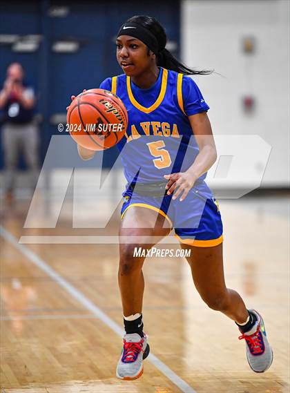 Thumbnail 1 in Hardin-Jefferson vs La Vega (UIL 4A Reg III Semifinal) photogallery.