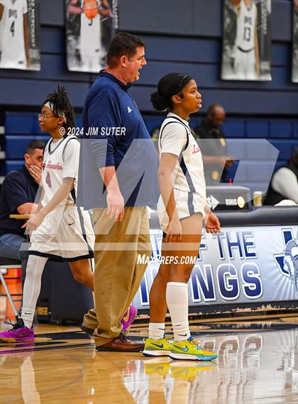 Thumbnail 2 in Hardin-Jefferson vs La Vega (UIL 4A Reg III Semifinal) photogallery.