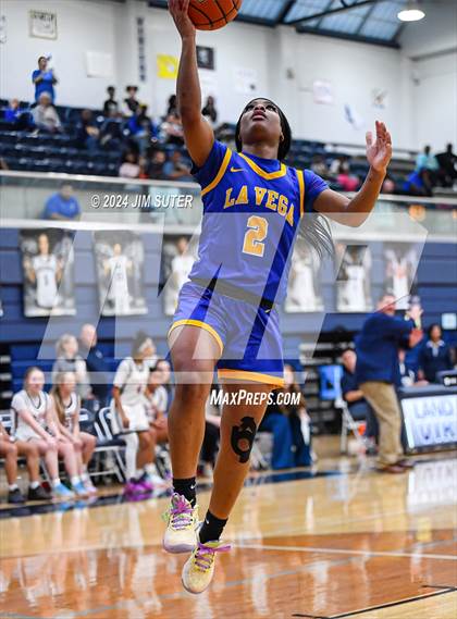 Thumbnail 1 in Hardin-Jefferson vs La Vega (UIL 4A Reg III Semifinal) photogallery.