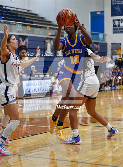 Thumbnail 3 in Hardin-Jefferson vs La Vega (UIL 4A Reg III Semifinal) photogallery.