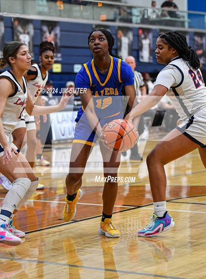 Thumbnail 1 in Hardin-Jefferson vs La Vega (UIL 4A Reg III Semifinal) photogallery.