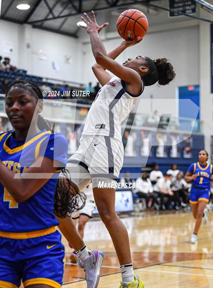 Thumbnail 3 in Hardin-Jefferson vs La Vega (UIL 4A Reg III Semifinal) photogallery.
