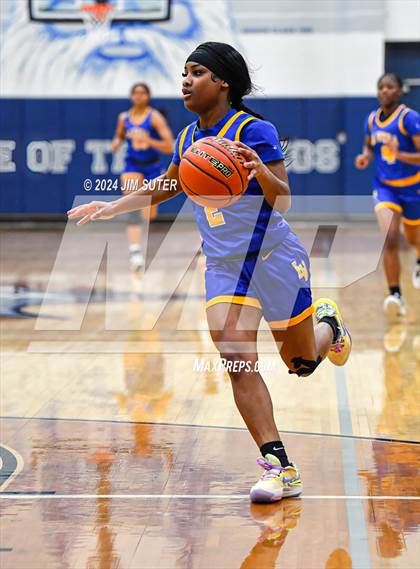 Thumbnail 2 in Hardin-Jefferson vs La Vega (UIL 4A Reg III Semifinal) photogallery.