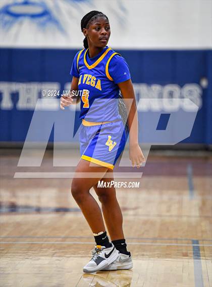Thumbnail 2 in Hardin-Jefferson vs La Vega (UIL 4A Reg III Semifinal) photogallery.