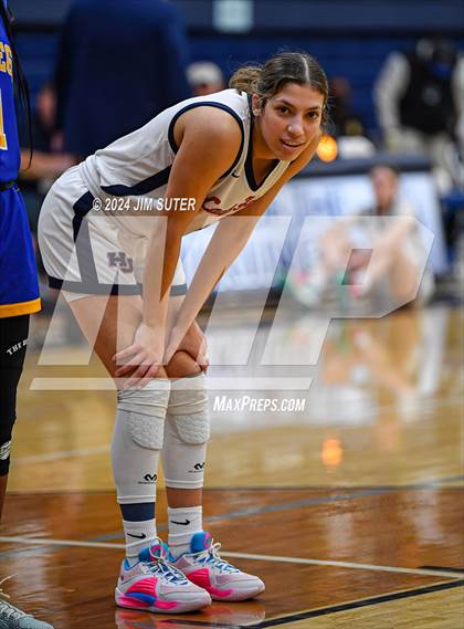 Thumbnail 1 in Hardin-Jefferson vs La Vega (UIL 4A Reg III Semifinal) photogallery.