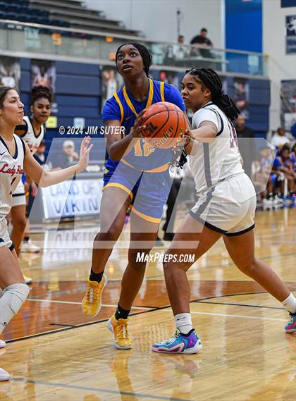 Thumbnail 2 in Hardin-Jefferson vs La Vega (UIL 4A Reg III Semifinal) photogallery.