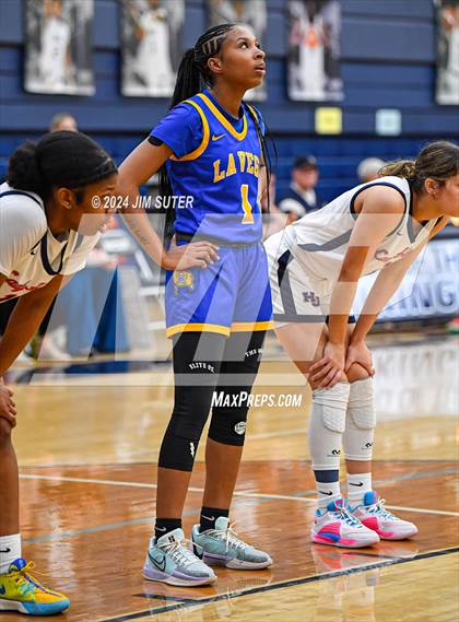 Thumbnail 2 in Hardin-Jefferson vs La Vega (UIL 4A Reg III Semifinal) photogallery.