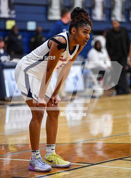Thumbnail 1 in Hardin-Jefferson vs La Vega (UIL 4A Reg III Semifinal) photogallery.