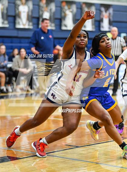 Thumbnail 3 in Hardin-Jefferson vs La Vega (UIL 4A Reg III Semifinal) photogallery.