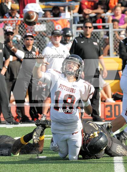 Thumbnail 2 in Pittsburg vs Antioch (Big Little Game) photogallery.