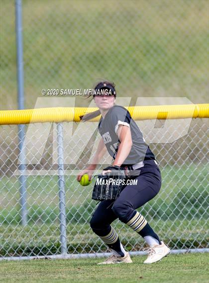 Thumbnail 2 in Lexington vs. Lincoln Southeast photogallery.