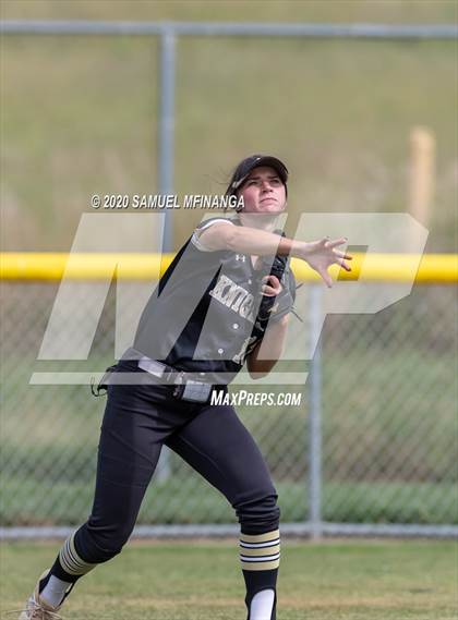 Thumbnail 3 in Lexington vs. Lincoln Southeast photogallery.
