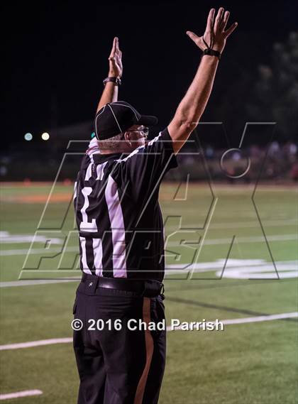 Thumbnail 3 in Van @ Mineola photogallery.