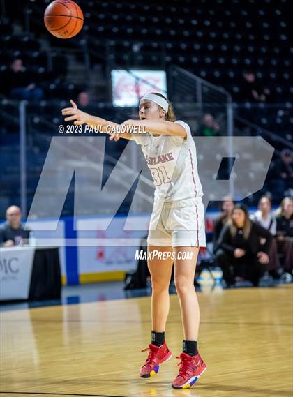 Thumbnail 2 in Eastlake vs. Bellarmine Prep (King Showcase) photogallery.