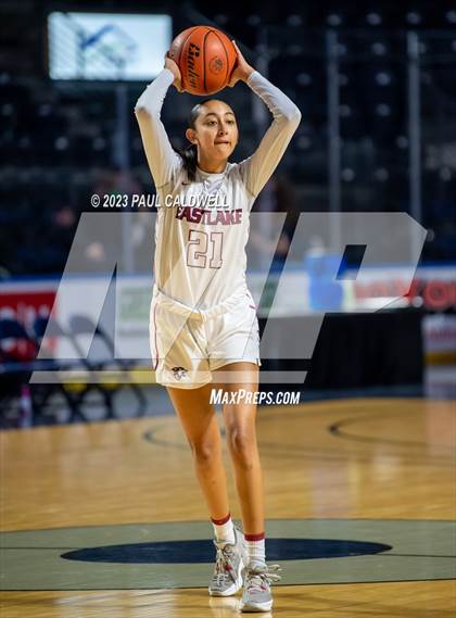Thumbnail 3 in Eastlake vs. Bellarmine Prep (King Showcase) photogallery.