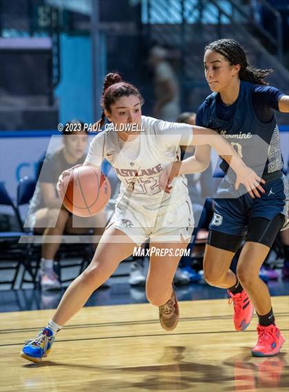 Thumbnail 1 in Eastlake vs. Bellarmine Prep (King Showcase) photogallery.
