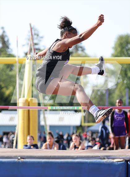 Thumbnail 3 in Herd Roundup @ Elk Grove HS photogallery.