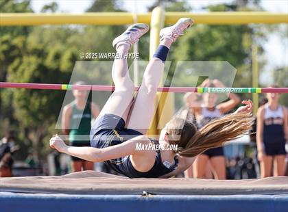 Thumbnail 3 in Herd Roundup @ Elk Grove HS photogallery.