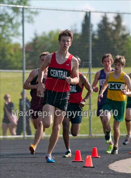 Thumbnail 2 in True Team Section 6AAA (Boys 1600m Run) photogallery.