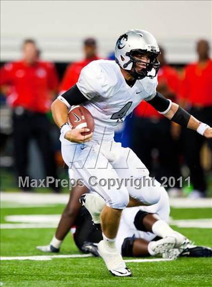 Thumbnail 1 in Cedar Hill vs. Guyer (Kirk Herbstreit National Kickoff Classic) photogallery.
