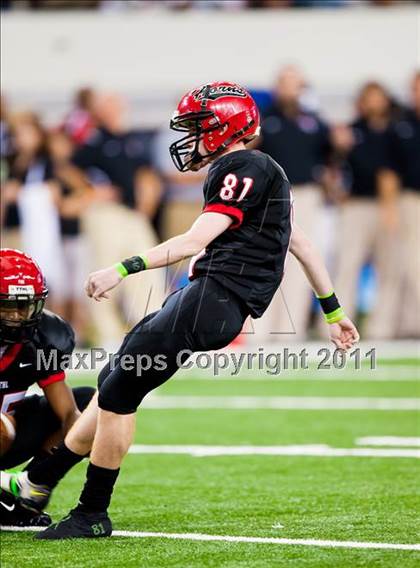 Thumbnail 1 in Cedar Hill vs. Guyer (Kirk Herbstreit National Kickoff Classic) photogallery.