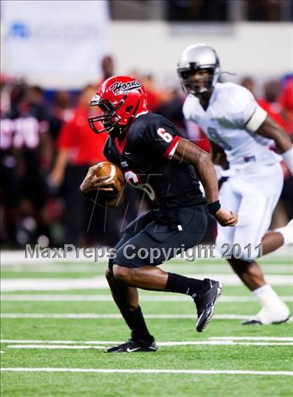 Thumbnail 3 in Cedar Hill vs. Guyer (Kirk Herbstreit National Kickoff Classic) photogallery.