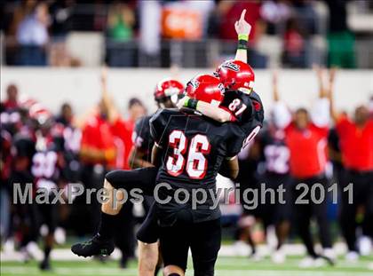 Thumbnail 3 in Cedar Hill vs. Guyer (Kirk Herbstreit National Kickoff Classic) photogallery.
