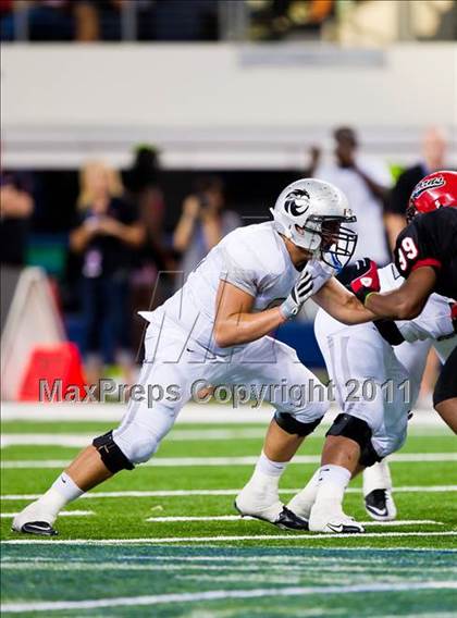 Thumbnail 2 in Cedar Hill vs. Guyer (Kirk Herbstreit National Kickoff Classic) photogallery.