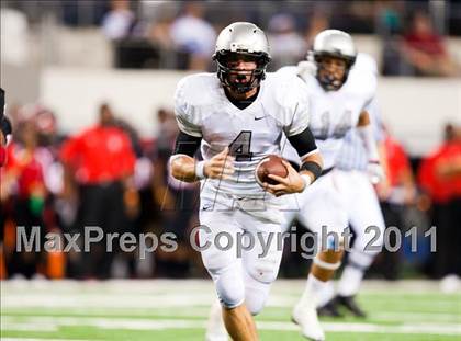 Thumbnail 1 in Cedar Hill vs. Guyer (Kirk Herbstreit National Kickoff Classic) photogallery.