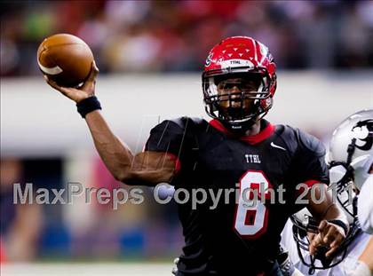 Thumbnail 1 in Cedar Hill vs. Guyer (Kirk Herbstreit National Kickoff Classic) photogallery.