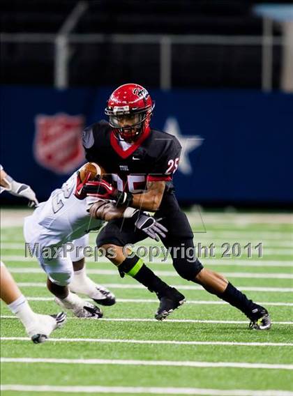 Thumbnail 1 in Cedar Hill vs. Guyer (Kirk Herbstreit National Kickoff Classic) photogallery.