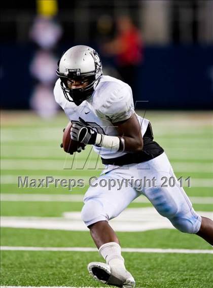Thumbnail 1 in Cedar Hill vs. Guyer (Kirk Herbstreit National Kickoff Classic) photogallery.