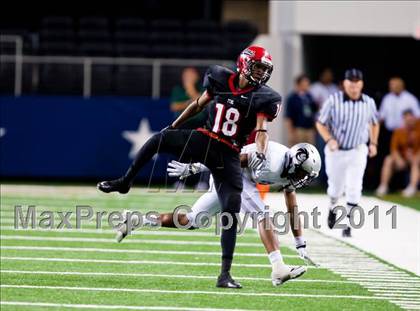 Thumbnail 2 in Cedar Hill vs. Guyer (Kirk Herbstreit National Kickoff Classic) photogallery.