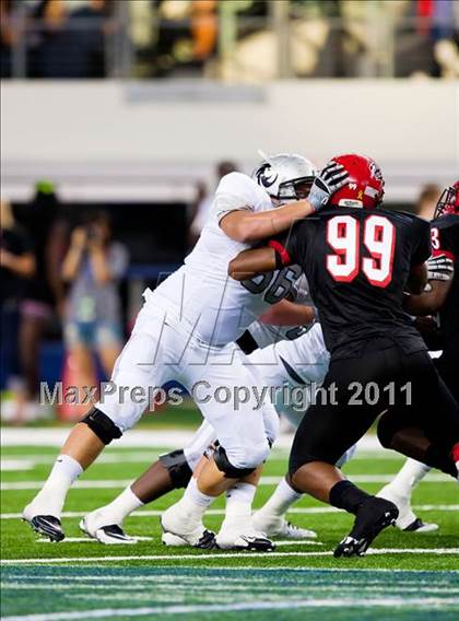 Thumbnail 3 in Cedar Hill vs. Guyer (Kirk Herbstreit National Kickoff Classic) photogallery.