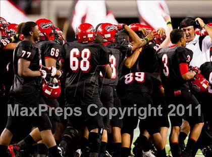 Thumbnail 3 in Cedar Hill vs. Guyer (Kirk Herbstreit National Kickoff Classic) photogallery.