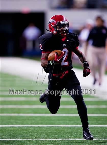 Thumbnail 3 in Cedar Hill vs. Guyer (Kirk Herbstreit National Kickoff Classic) photogallery.