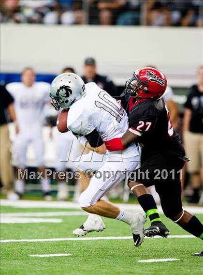 Thumbnail 2 in Cedar Hill vs. Guyer (Kirk Herbstreit National Kickoff Classic) photogallery.