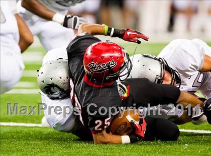 Thumbnail 2 in Cedar Hill vs. Guyer (Kirk Herbstreit National Kickoff Classic) photogallery.