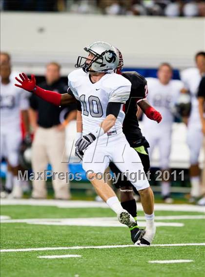 Thumbnail 1 in Cedar Hill vs. Guyer (Kirk Herbstreit National Kickoff Classic) photogallery.