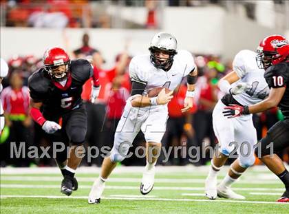 Thumbnail 2 in Cedar Hill vs. Guyer (Kirk Herbstreit National Kickoff Classic) photogallery.