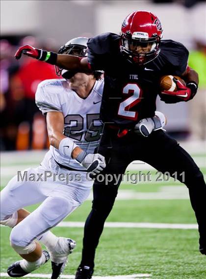 Thumbnail 3 in Cedar Hill vs. Guyer (Kirk Herbstreit National Kickoff Classic) photogallery.