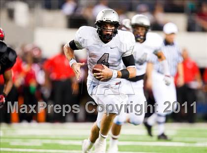 Thumbnail 3 in Cedar Hill vs. Guyer (Kirk Herbstreit National Kickoff Classic) photogallery.