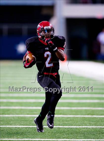 Thumbnail 3 in Cedar Hill vs. Guyer (Kirk Herbstreit National Kickoff Classic) photogallery.