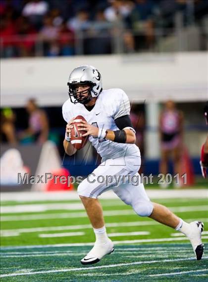 Thumbnail 2 in Cedar Hill vs. Guyer (Kirk Herbstreit National Kickoff Classic) photogallery.