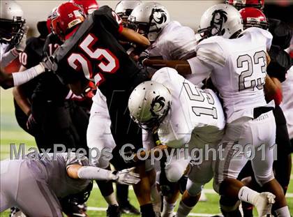 Thumbnail 2 in Cedar Hill vs. Guyer (Kirk Herbstreit National Kickoff Classic) photogallery.