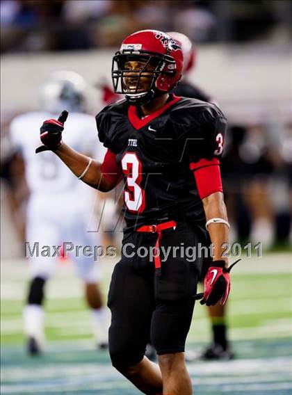Thumbnail 1 in Cedar Hill vs. Guyer (Kirk Herbstreit National Kickoff Classic) photogallery.