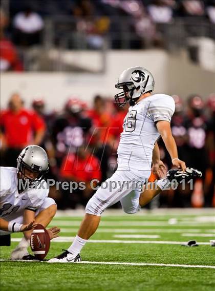 Thumbnail 1 in Cedar Hill vs. Guyer (Kirk Herbstreit National Kickoff Classic) photogallery.