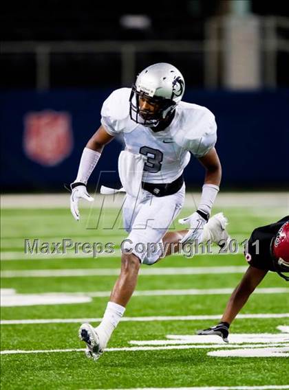 Thumbnail 1 in Cedar Hill vs. Guyer (Kirk Herbstreit National Kickoff Classic) photogallery.