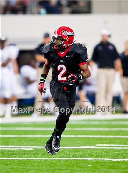 Thumbnail 3 in Cedar Hill vs. Guyer (Kirk Herbstreit National Kickoff Classic) photogallery.