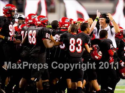 Thumbnail 2 in Cedar Hill vs. Guyer (Kirk Herbstreit National Kickoff Classic) photogallery.